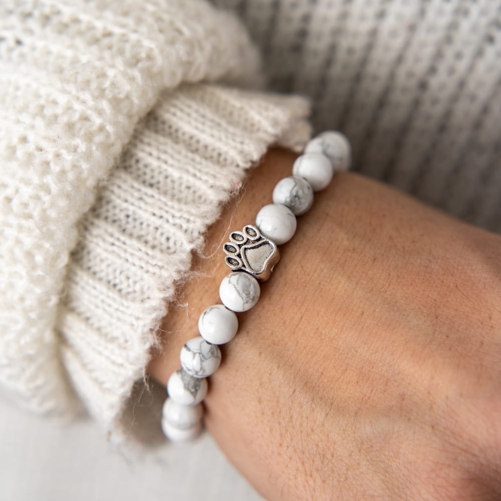 “To The Best Dog Mom” – STRĀ Dog Beaded Bracelet- Howlite Beaded Bracelet - Donates 10 Meals to Help Feed Hungry Stray Dogs