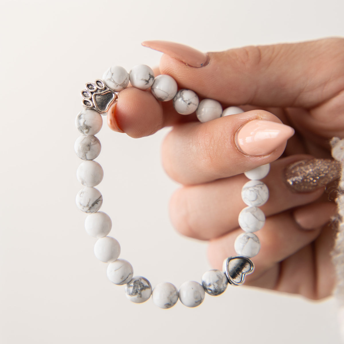“To The Best Dog Mom” – STRĀ Dog Beaded Bracelet- Howlite Beaded Bracelet - Donates 10 Meals to Help Feed Hungry Stray Dogs